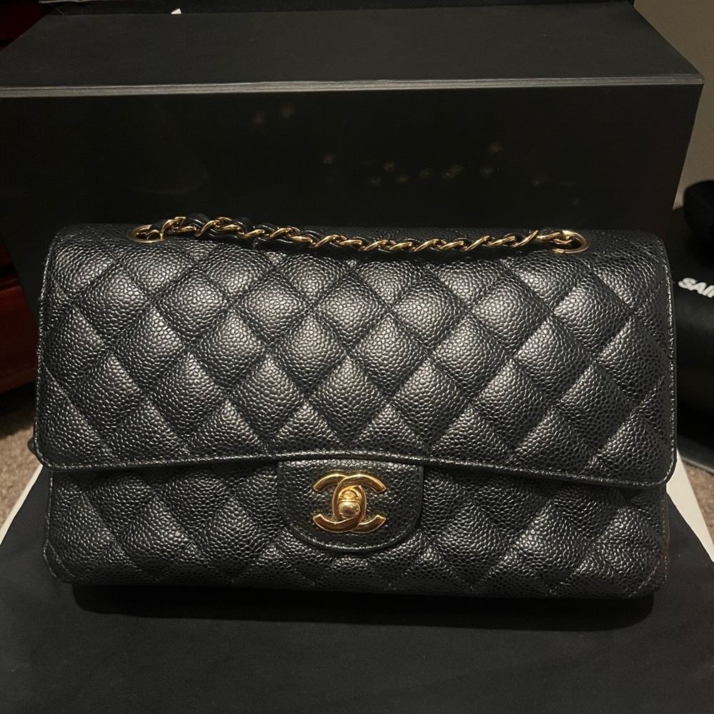 CHANEL Black Quilted Shoulder Bag with Gold Chain